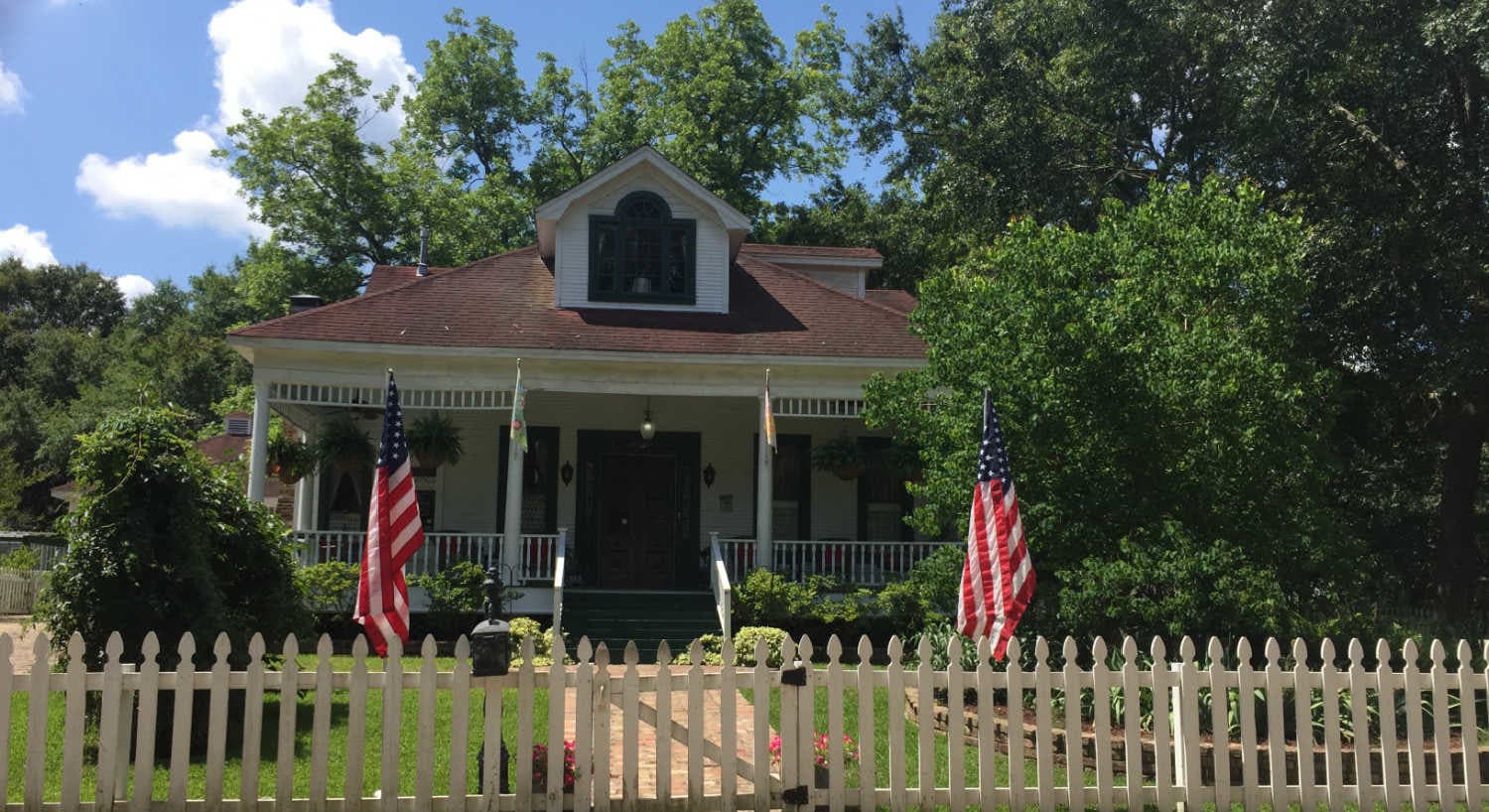 Garden at White Oak Manor in Jefferson, Texas