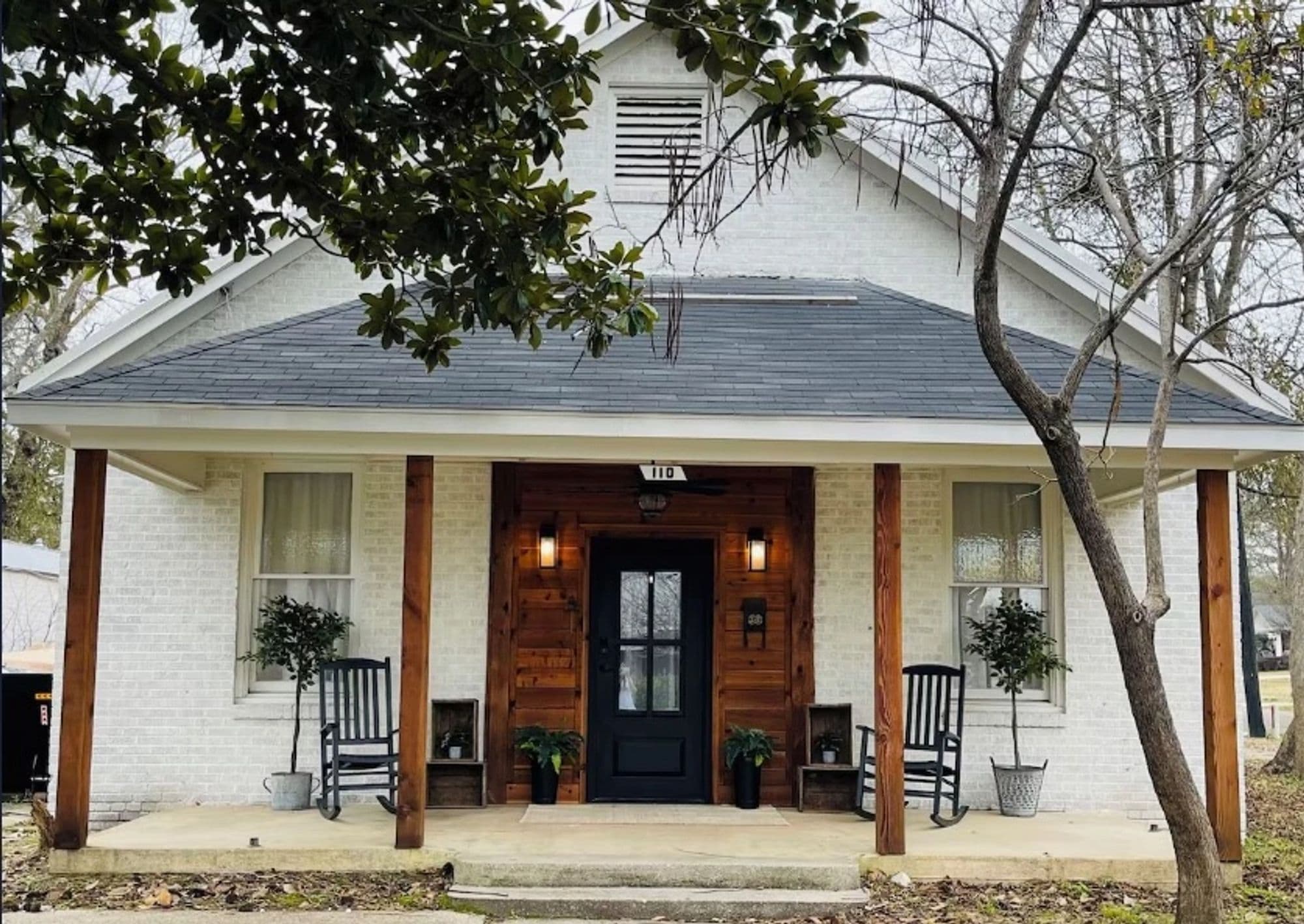 Historic downtown Jefferson near evening tour routes