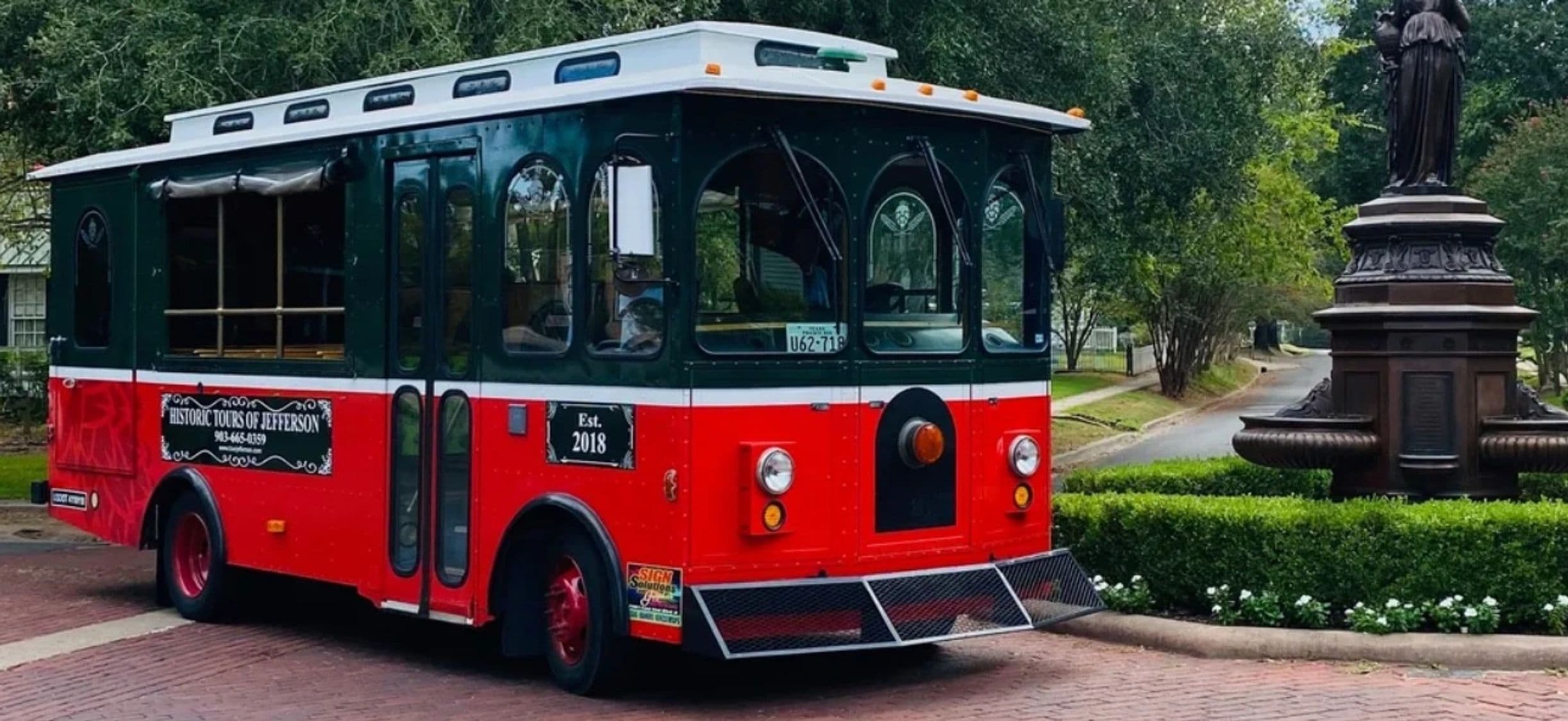 Tour Jefferson sightseeing bus in the historic district
