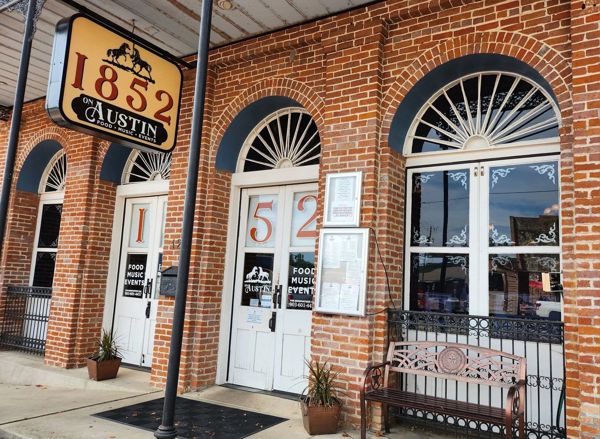 1852 on Austin fine dining restaurant in downtown Jefferson TX